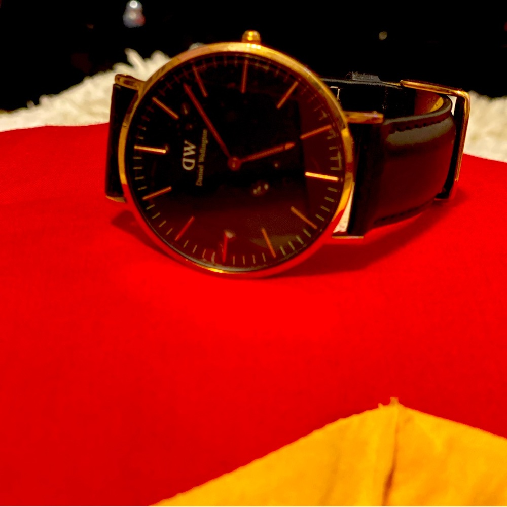 Pure Leather|Danielle Wallington Pre-loved watch| Barely worn, Great Condition✨
